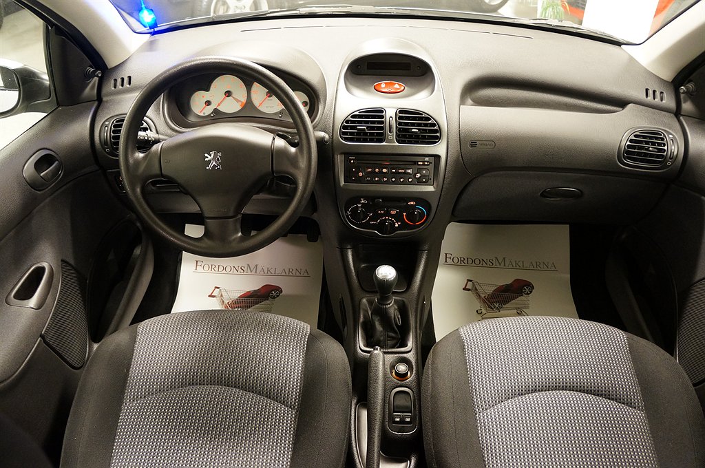 Peugeot 206 салон